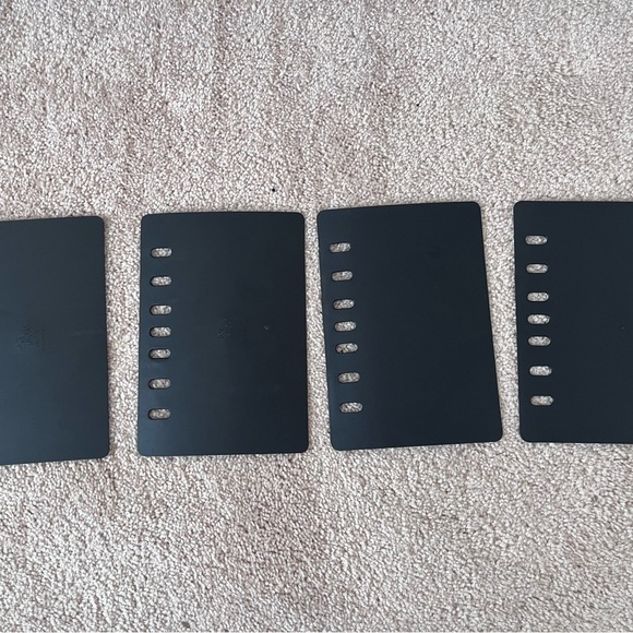 Franklin Covey Burgundy Storage binder & sleeves - Picture 7 of 9